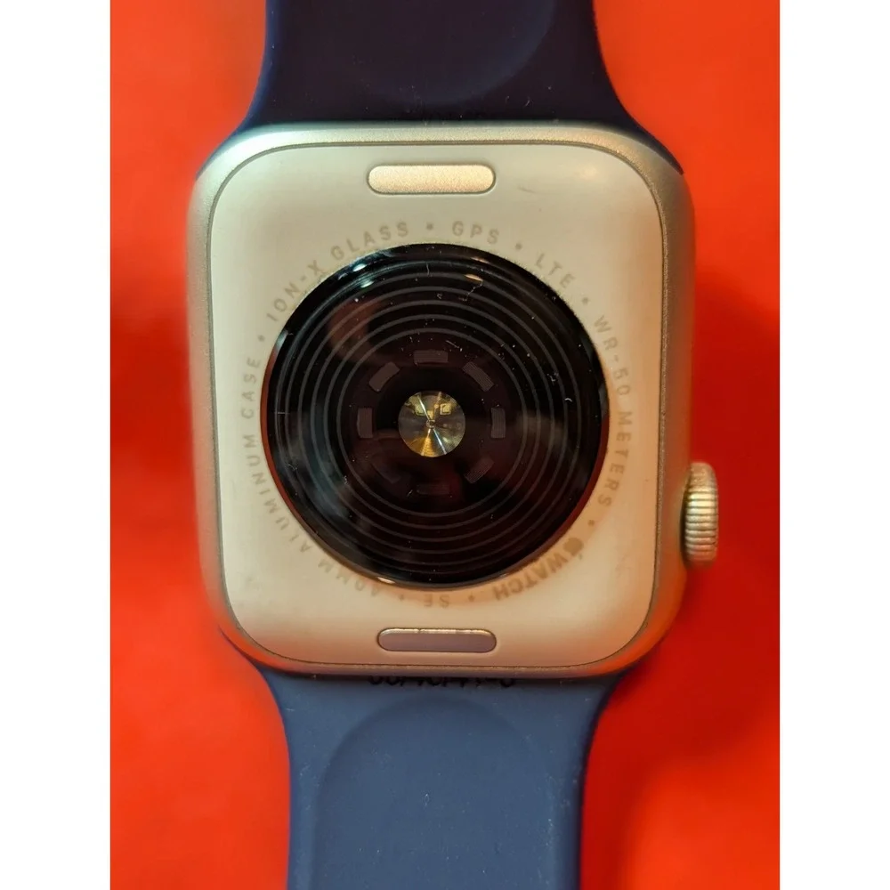 LOCKED Apple Watch SE 40mm Silver Case White Smart Watch - (MYDM2LLA)